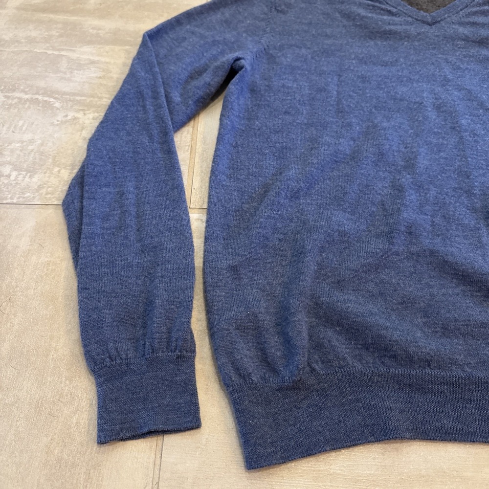 Calvin Klein CK Mens Large 100% Extra Fine Merino Wool V Neckline Sweater Blue - Picture 2 of 8